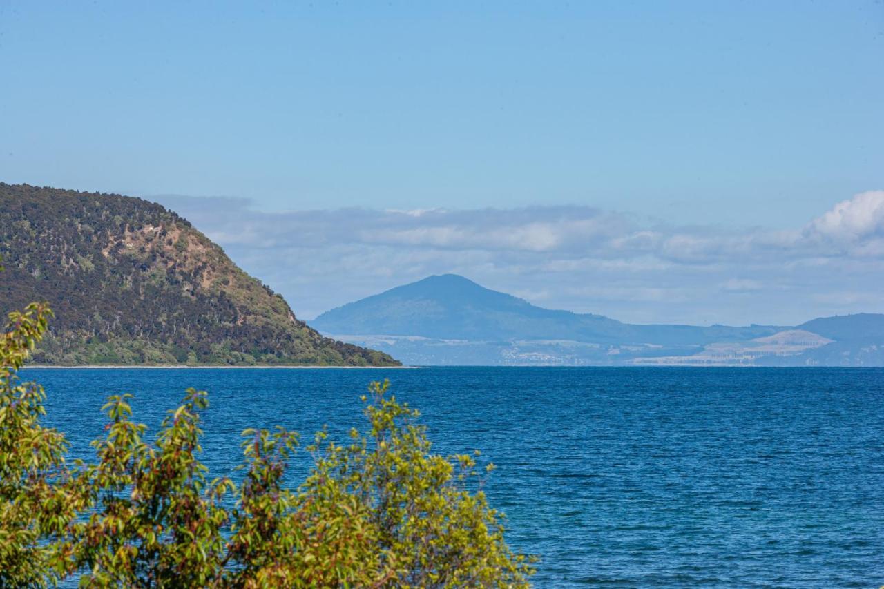 Lakefront Villa - Waitahanui Holiday Home Exterior foto