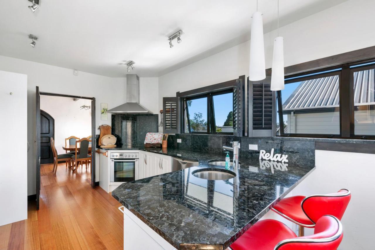 Lakefront Villa - Waitahanui Holiday Home Exterior foto