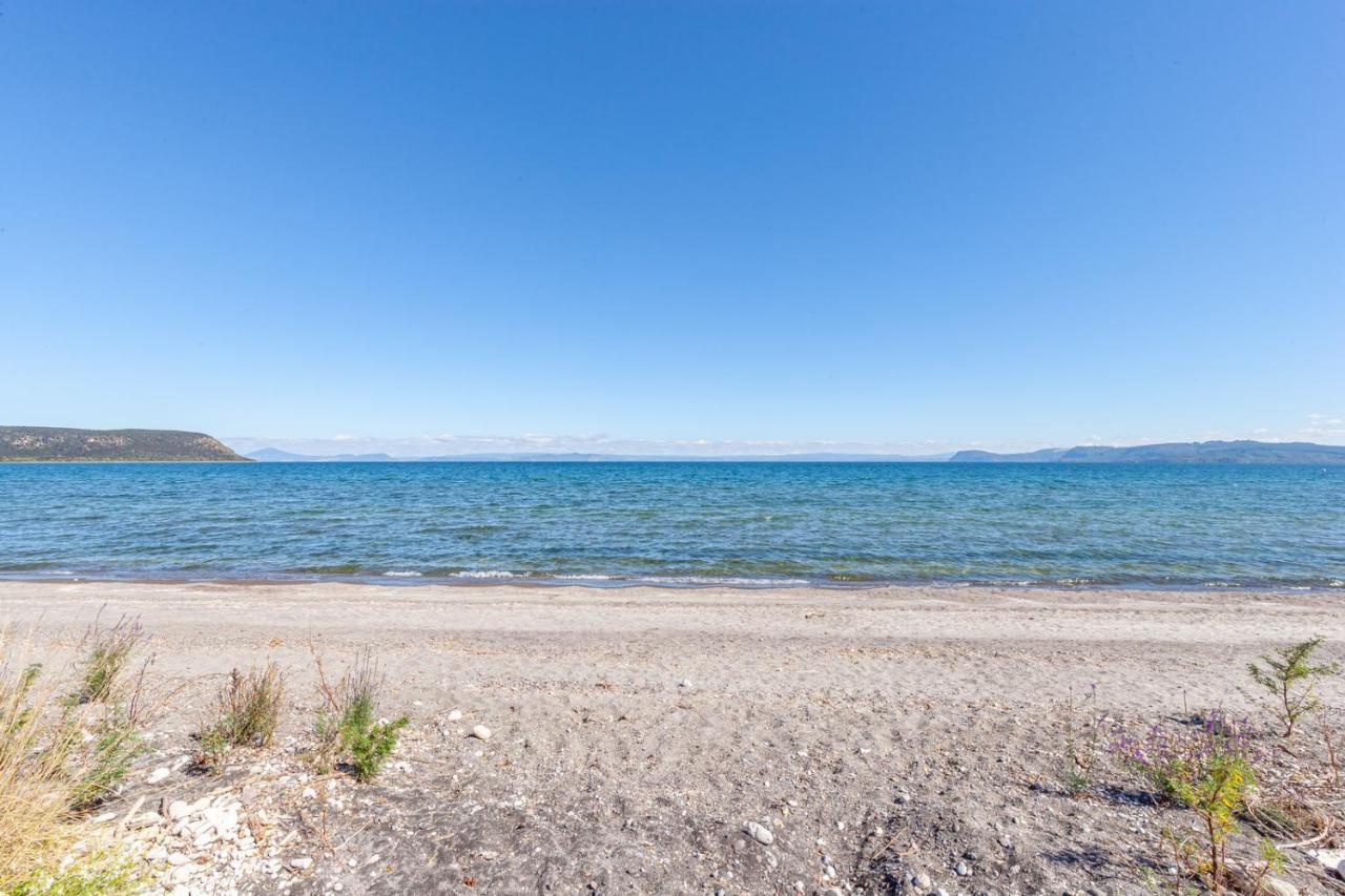 Lakefront Villa - Waitahanui Holiday Home Exterior foto